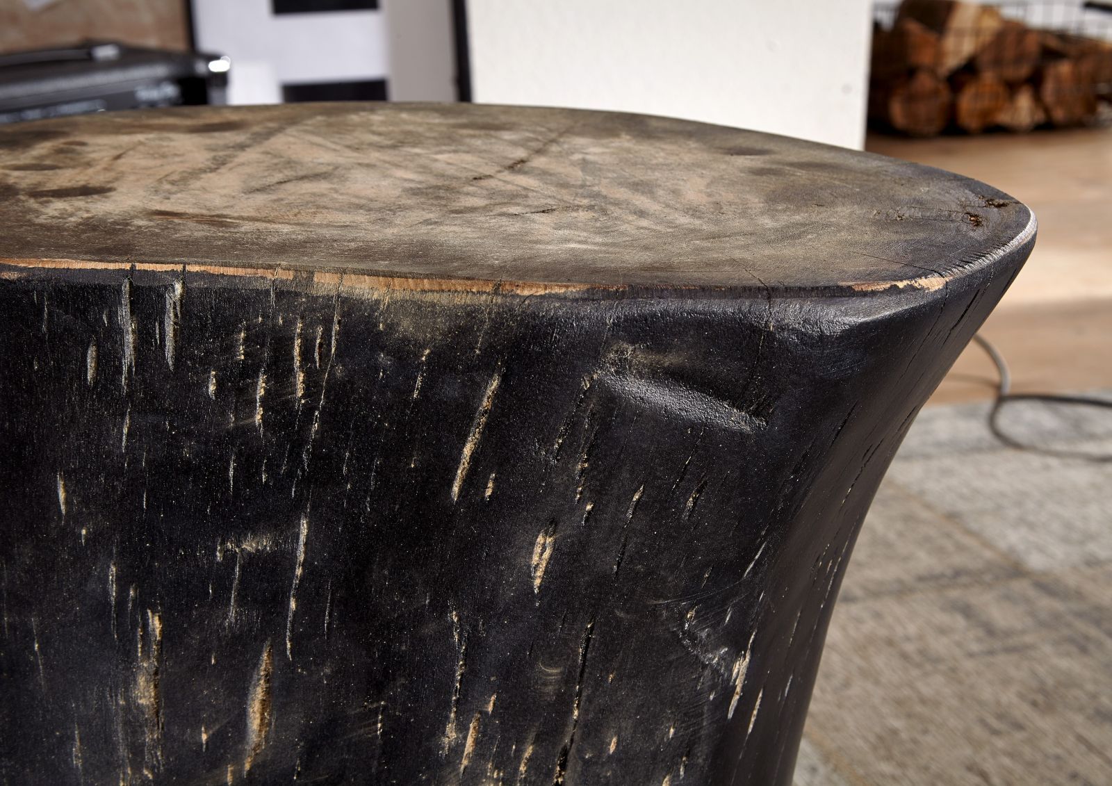 Tavolo Malo in legno massello di Acacia e acciaio verniciato nero